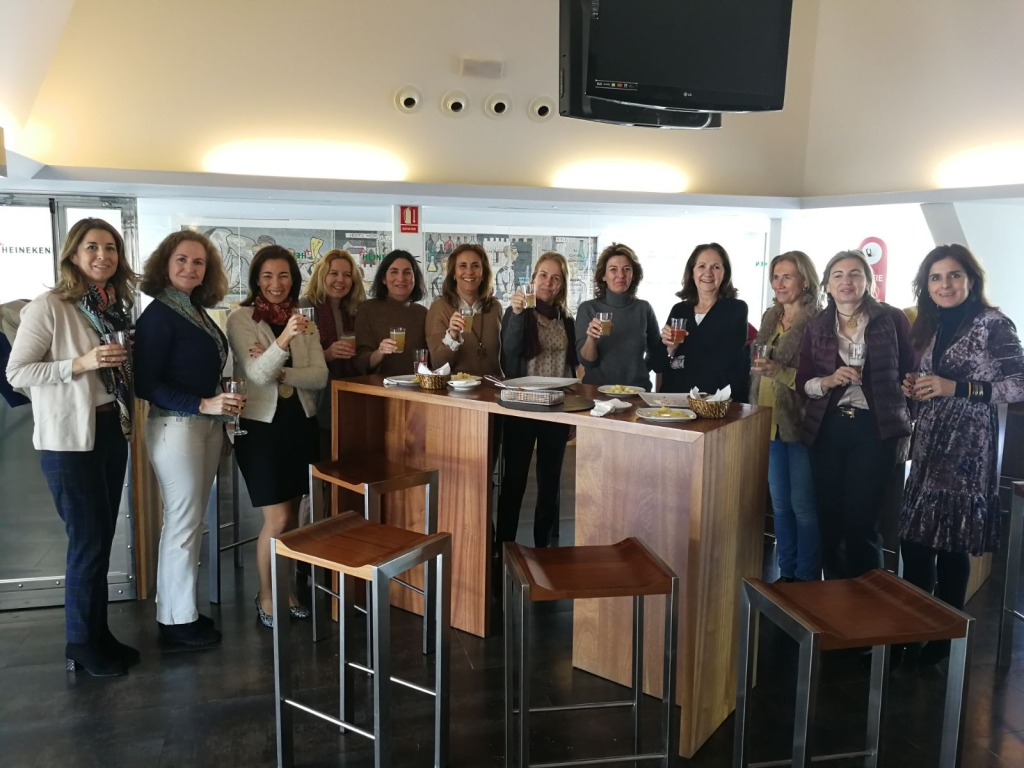 LA ASOCIACIÓN MUJER Y TRABAJO VISITA LAS NUEVAS INSTALACIONES DE HEINEKEN EN SEVILLA