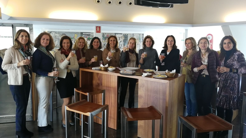 LA ASOCIACIÓN MUJER Y TRABAJO VISITA LAS NUEVAS INSTALACIONES DE HEINEKEN EN SEVILLA