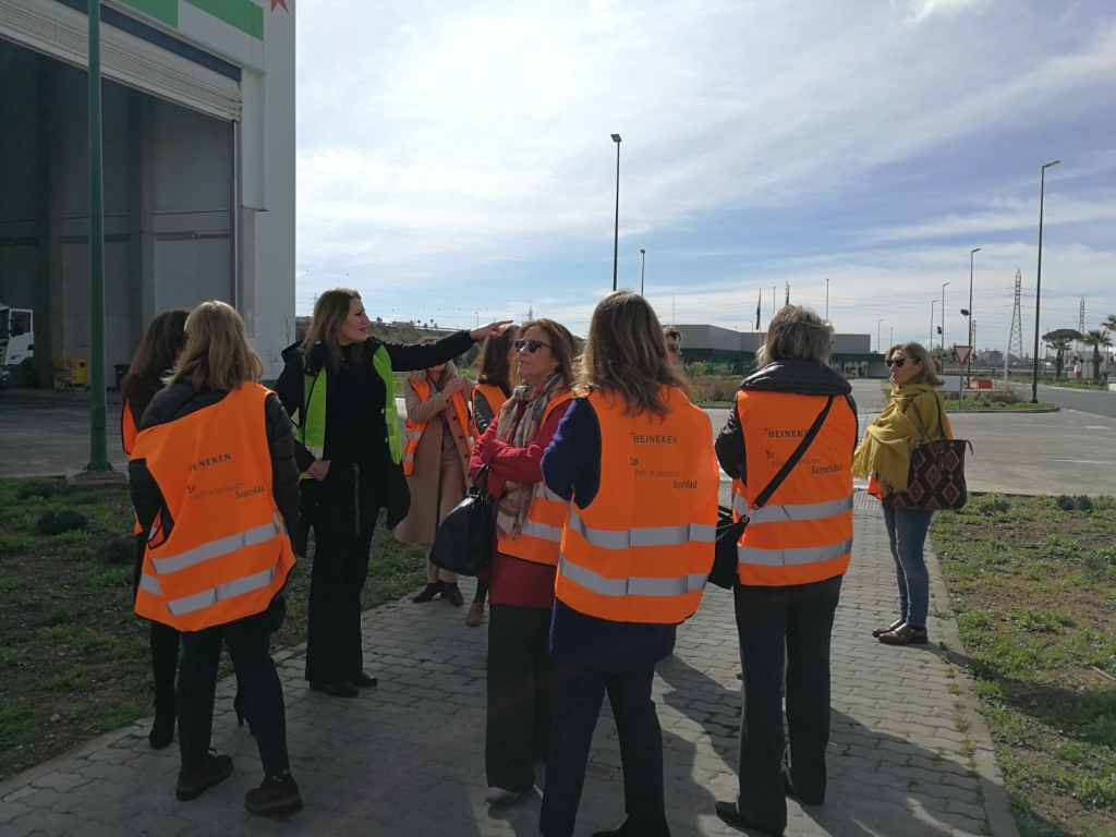 LA ASOCIACIÓN MUJER Y TRABAJO VISITA LAS NUEVAS INSTALACIONES DE HEINEKEN EN SEVILLA