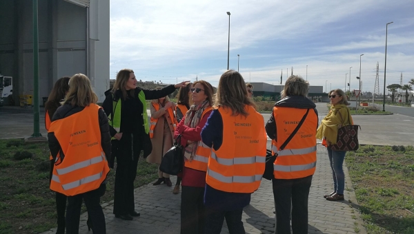 LA ASOCIACIÓN MUJER Y TRABAJO VISITA LAS NUEVAS INSTALACIONES DE HEINEKEN EN SEVILLA