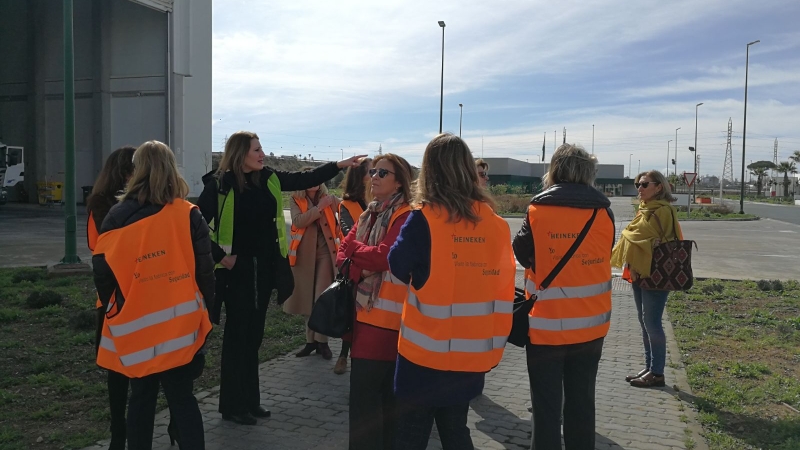 LA ASOCIACIÓN MUJER Y TRABAJO VISITA LAS NUEVAS INSTALACIONES DE HEINEKEN EN SEVILLA